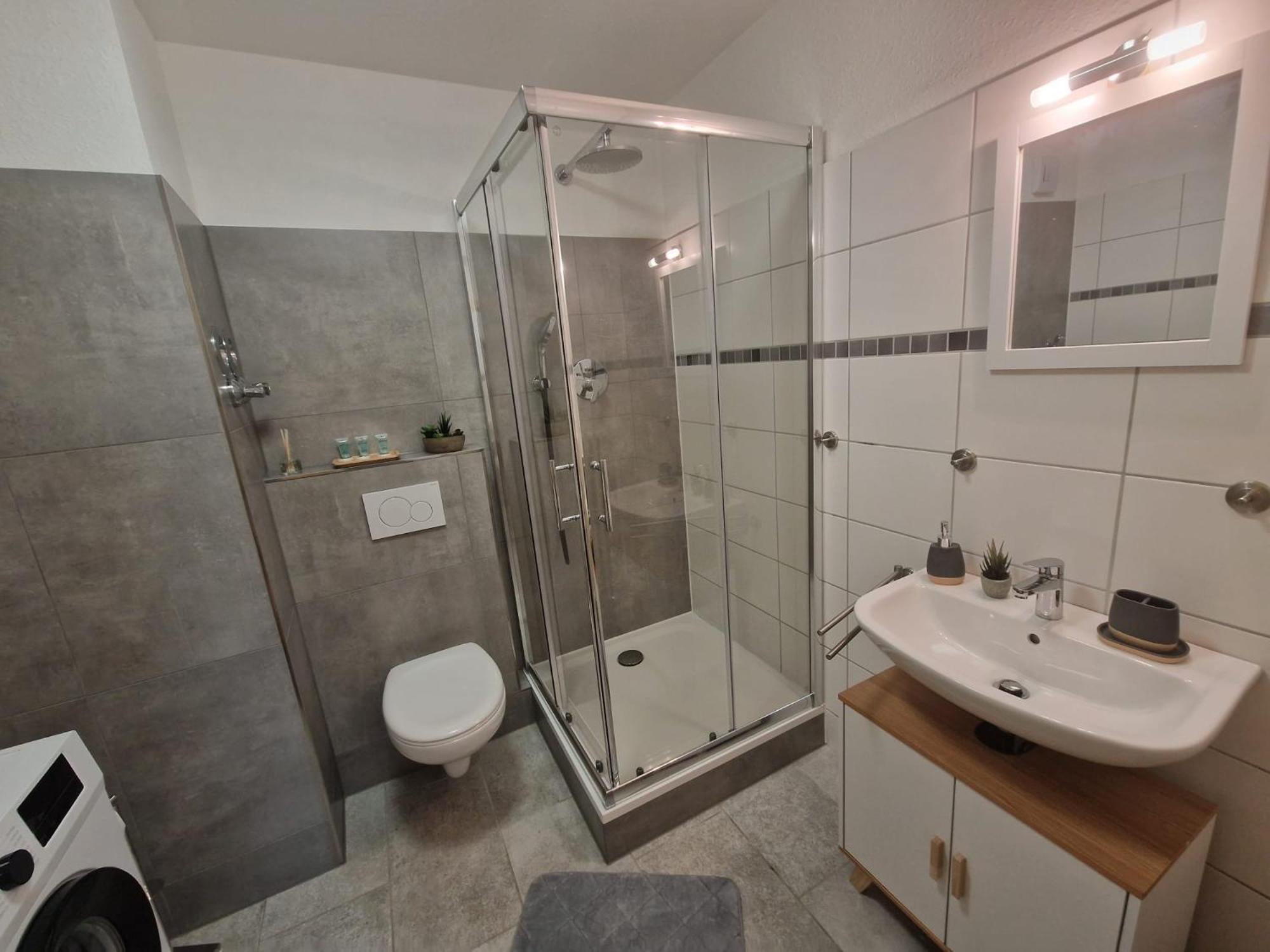 Dehome - Enjoy - By Station Apartment *