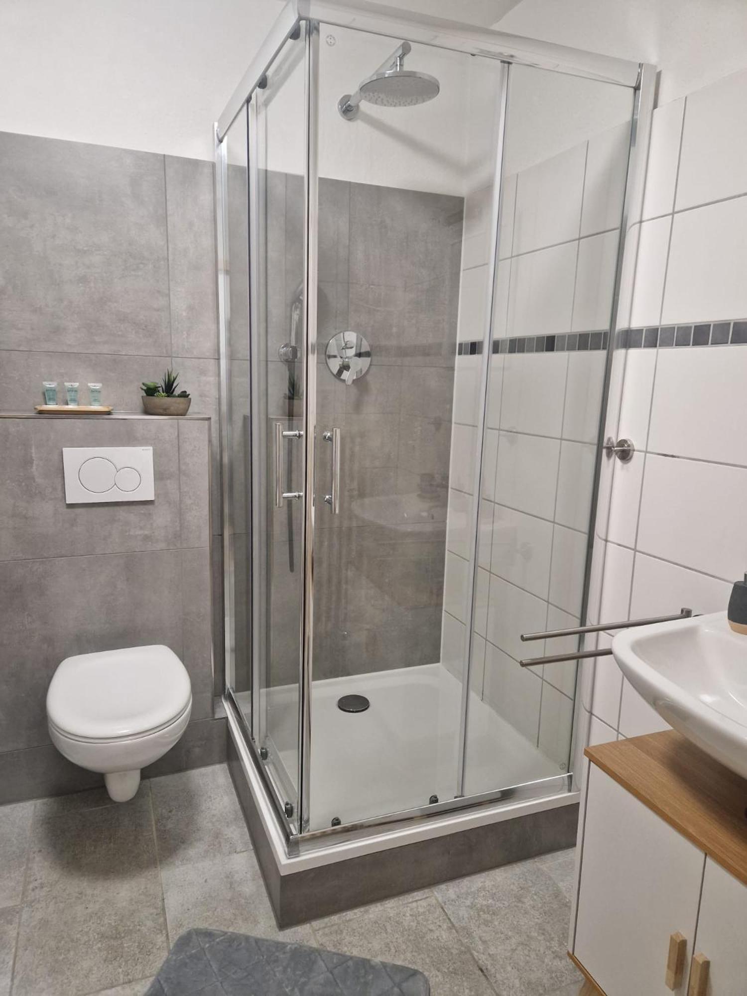 Dehome - Enjoy - By Station Apartment